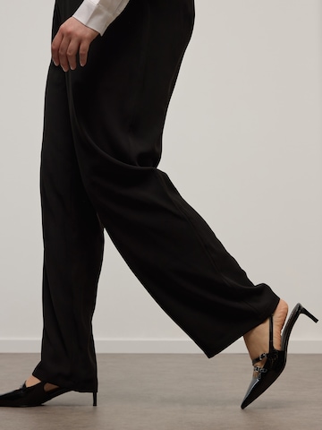 CITA MAASS co-created by ABOUT YOU Regular Pants in Black