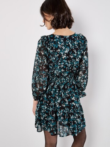 Robe Apricot en vert