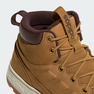 ADIDAS SPORTSWEAR - Botas com atacadores 'Frozetic 2.0' em castanho