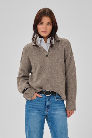 My Essential Wardrobe Sweater 'Paloma' in Brown: front