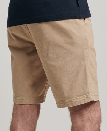 Coupe slim Pantalon chino Superdry en beige