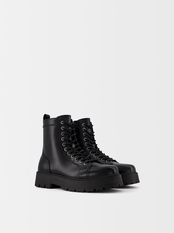 Boots stringati di Bershka in nero