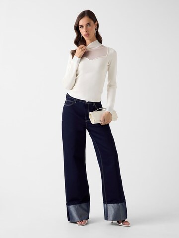 GUESS Sweater in White