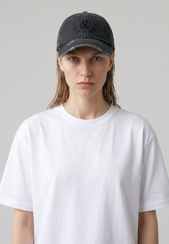 Cappello da baseball 'MERCY' di Vertere Berlin in nero: frontale