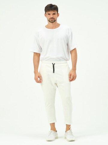 Effilé Pantalon C&City en blanc : devant