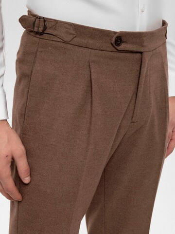 Antioch Regular Trousers with creases in Brown