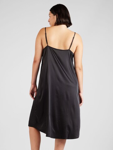 Robe ONLY Carmakoma en noir