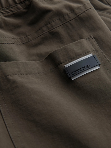 Ombre Regular Sports trousers 'OM-PAJO-0200' in Green