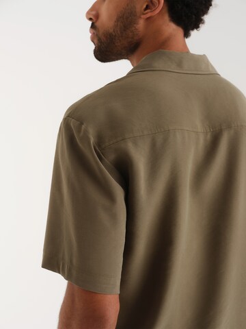 ABOUT YOU x Kevin Trapp Comfort fit Button Up Shirt 'Mika' in Green