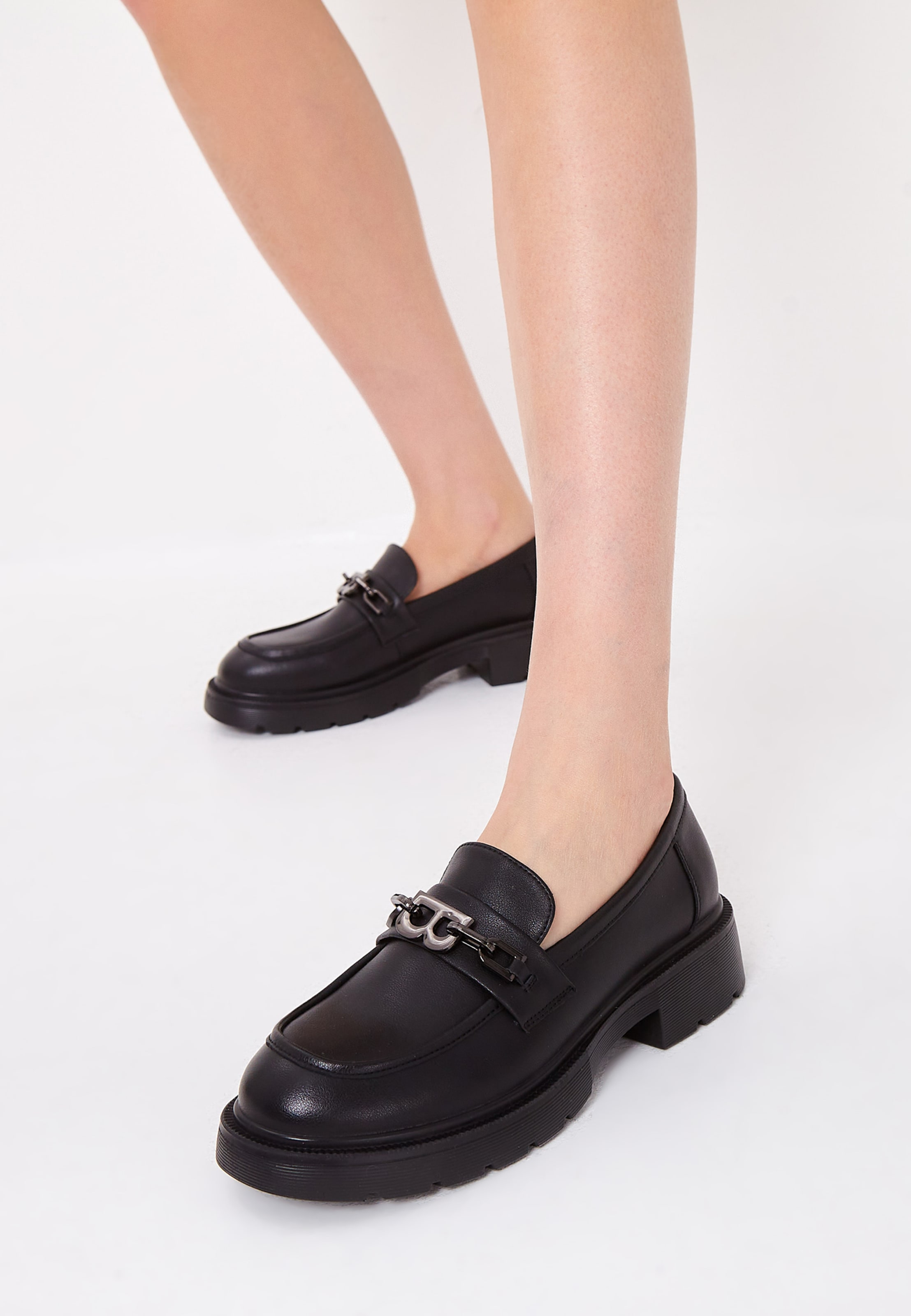 Chaussure basse CESARE GASPARI en noir
