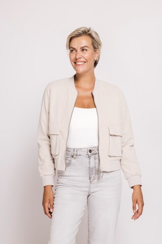 Zhrill Between-Season Jacket in Beige: front