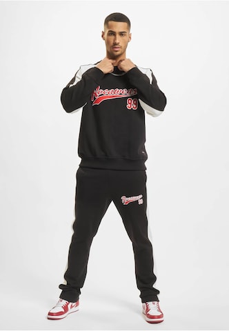 ROCAWEAR Regular Trousers in Black