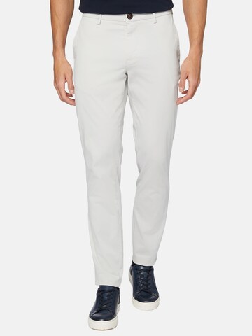 Coupe slim Pantalon chino Boggi Milano en gris : devant