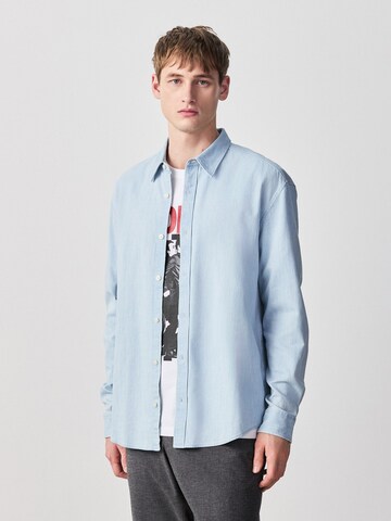 Coupe regular Chemise Next en bleu : devant
