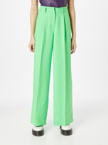 Wide leg Pantaloni cu dungă 'Tracy' de la Nasty Gal pe verde: față