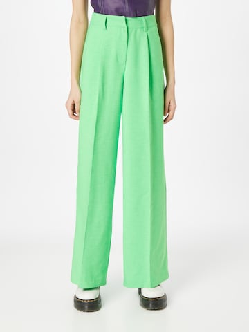 Nasty Gal Wide leg Pleated Pants 'Tracy' in Green: front