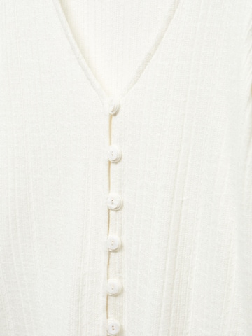 Geacă tricotată 'PENNY' de la MANGO pe alb