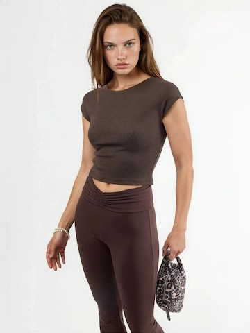 Busem Blouse in Brown