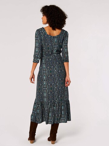 Robe Apricot en bleu