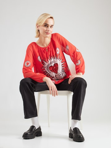 Grace Футболка в Красный