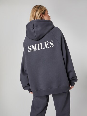 Sweat-shirt 'Finn' Smiles en gris