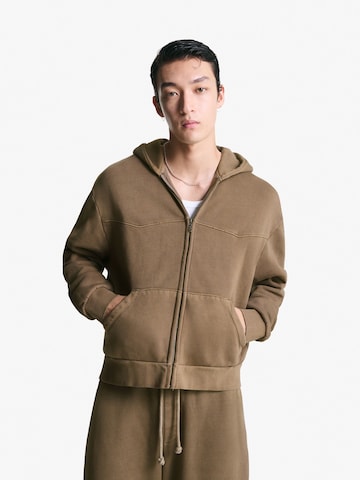 Bershka Collegetakki värissä ruskea: etupuoli