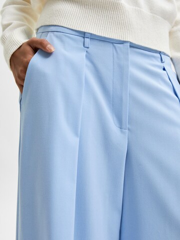 SELECTED FEMME Zvonové kalhoty Kalhoty se sklady v pase 'Charlotte' – modrá