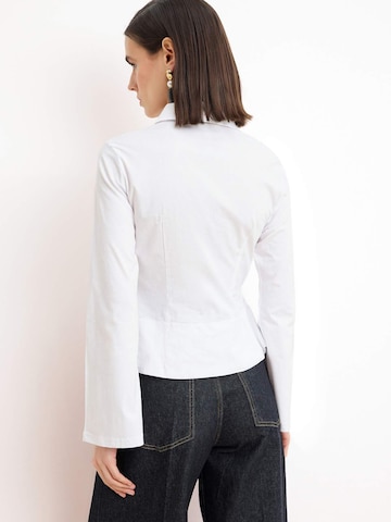Trendyol - Blusa en blanco