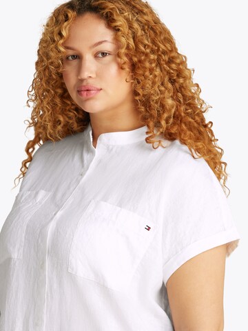 Camicia da donna 'ESS' di Tommy Hilfiger Curve in bianco