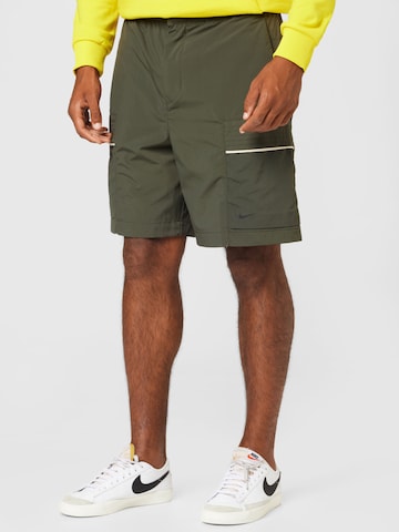 Loosefit Pantaloni de la Nike Sportswear pe verde: față