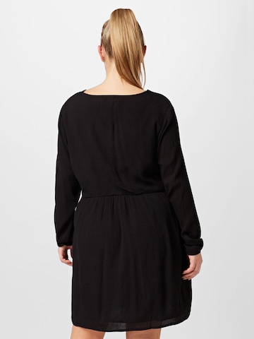 Robe 'Viveka' ABOUT YOU Curvy en noir