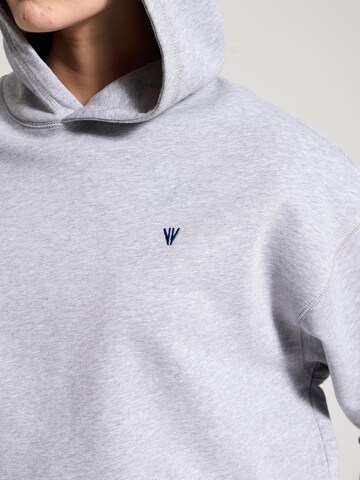 Sweat-shirt 'Lucienne' NOWIHT en gris