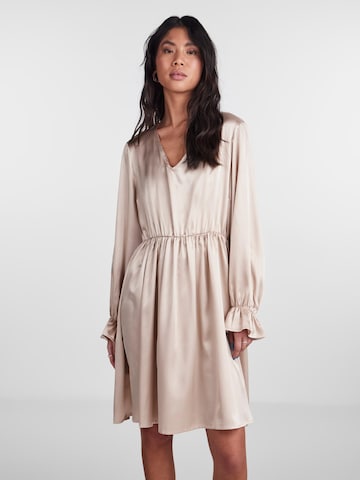 PIECES - Vestido de gala 'Slore' en beige: frente