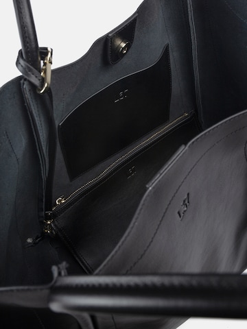 L37 HANDMADE SHOES Shopper 'BIG BIG WORLD NEW' in Schwarz