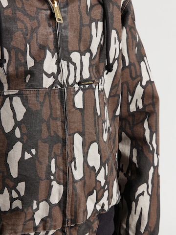 Carhartt WIP Overgangsjakke '50 Years Anniversary' i brun
