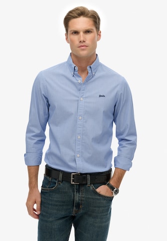 Coupe regular Chemise Superdry en bleu : devant