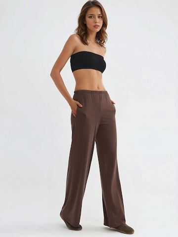 Busem - Perna larga Calças em castanho