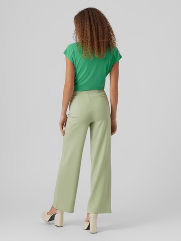 Wide leg Pantaloni cu dungă 'Becky' de la VERO MODA pe verde