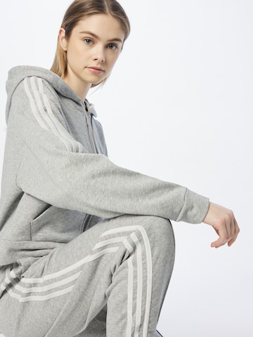 ADIDAS SPORTSWEAR Treeningdress 'Energize', värv hall