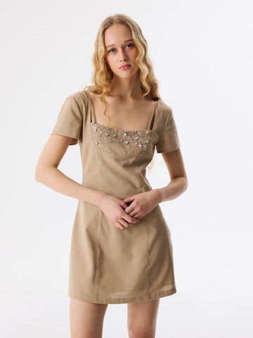 Twist Dress in Beige: front