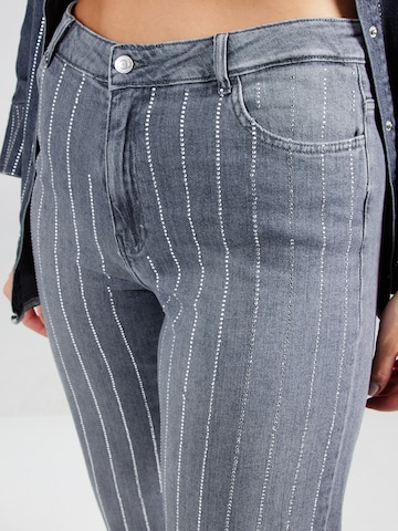 ONLY Carmakoma Wide leg Jeans 'CARMOLLY' in Grey
