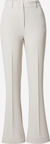 Flared Pantaloni 'Jillian' di ABOUT YOU x Iconic by Tatiana Kucharova in beige: frontale