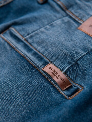 Ombre Regular Jeans in Blau