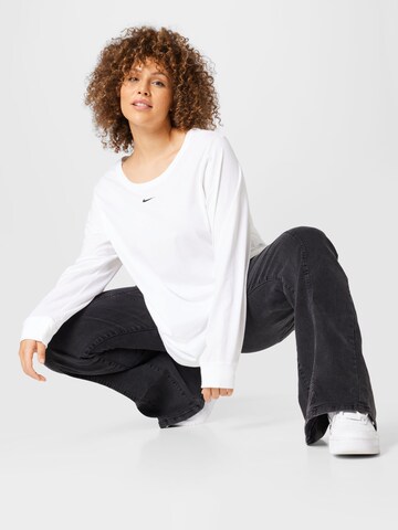 T-shirt Nike Sportswear en blanc