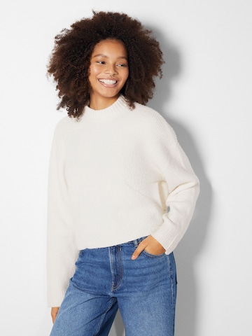 Bershka Sweater in Beige: front