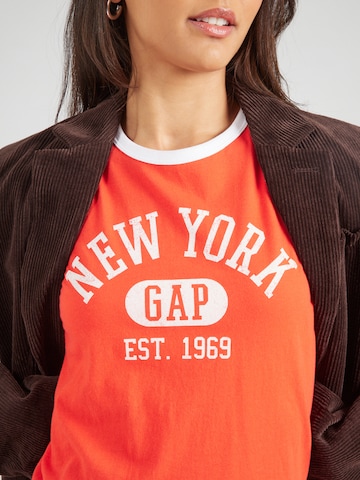 GAP Футболка в Красный