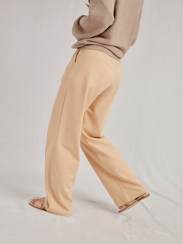 Wide leg Pantaloni 'May' di A LOT LESS in beige