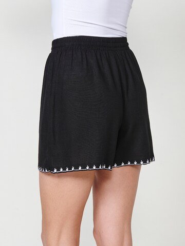 Loosefit Pantaloni di KOROSHI in nero