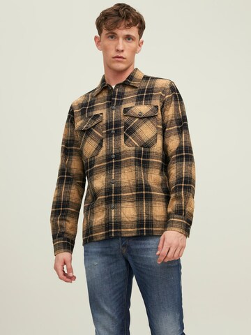 JACK & JONES - Comfort Fit Camisa 'Jay' em castanho: frente