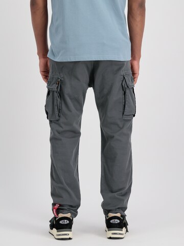 ALPHA INDUSTRIES Normalny krój Bojówki w kolorze szary